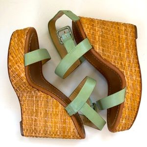 Kate Spade size 8 green basket wedges